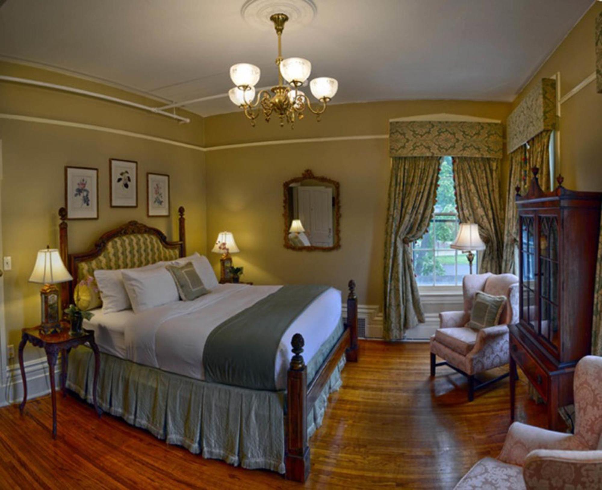 Maxwell Mansion Hotel Lake Geneva Exterior photo